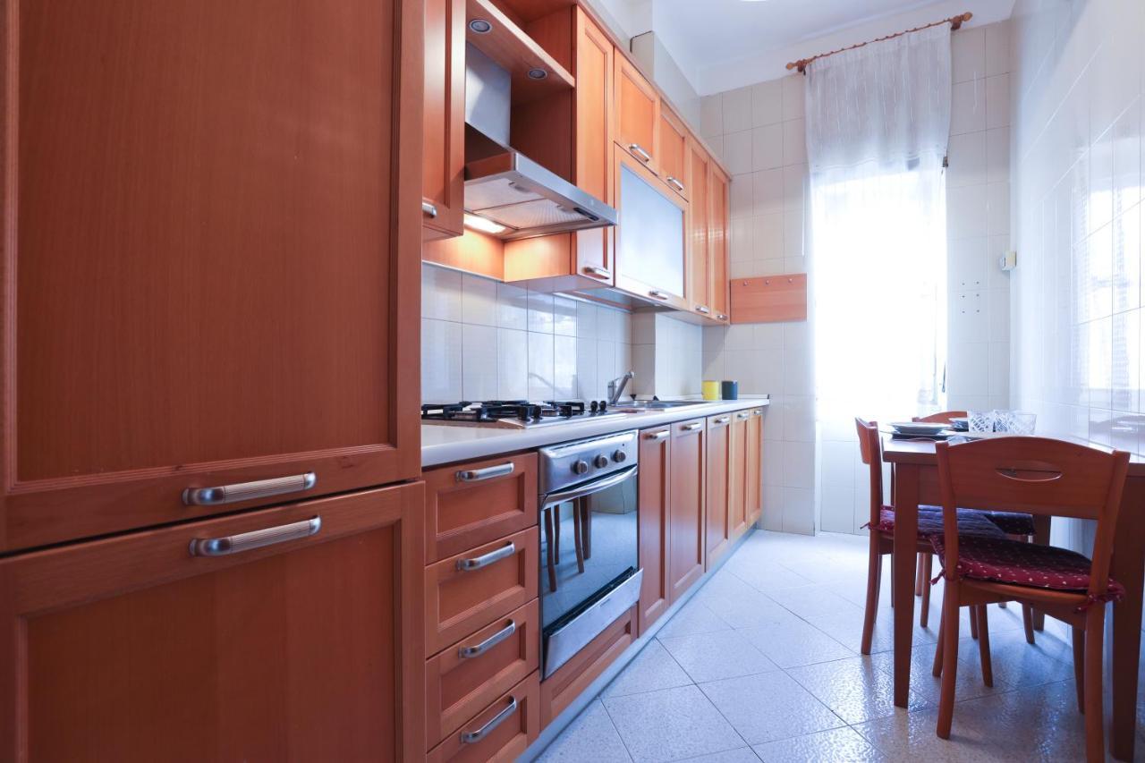 Bright Apartment Near The Sea With Parking Салерно Екстер'єр фото